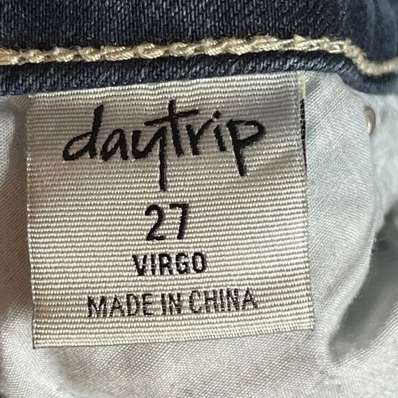 Daytrip Virgo Womens Bermuda Jean Shorts Size 27 Dark Wash Whiskering Stretch - Picture 4 of 11